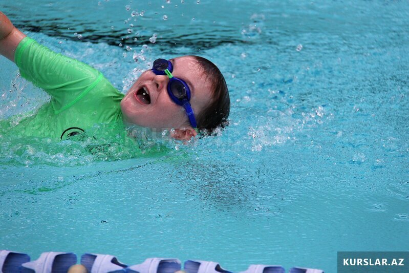 Uşaqlar üçün üzgüçülük Uşaqlar üçün üzgüçülük